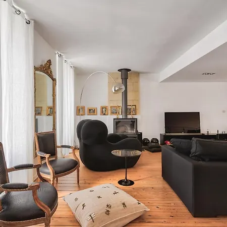 Superbe Loft Climatise Avec Patio A Appartement