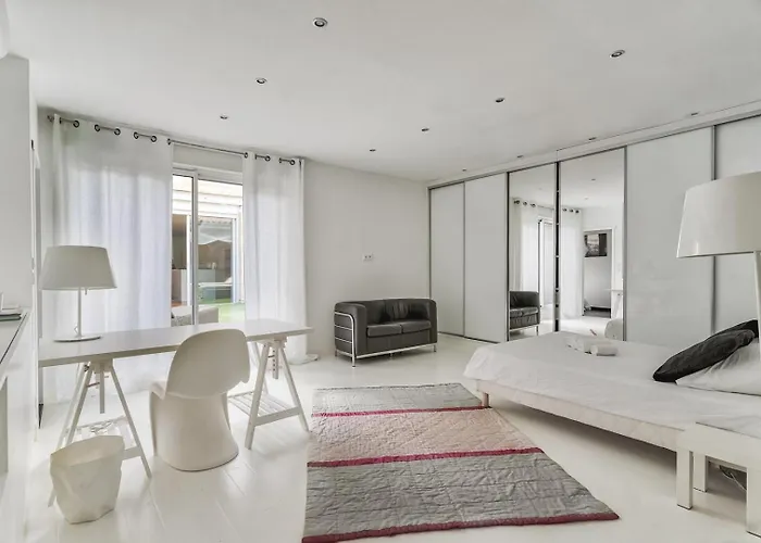 Appartement Superbe Loft Avec Patio A *