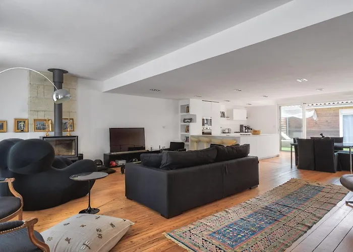Superbe Loft Avec Patio A Appartement
