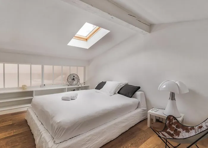 Appartement Superbe Loft Avec Patio à *