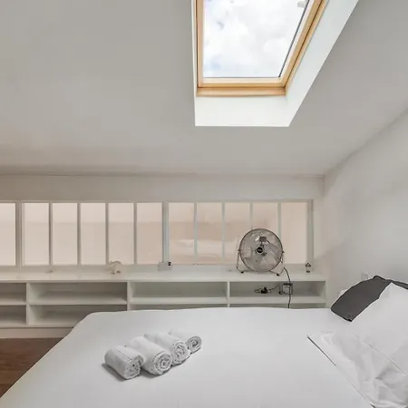 Daire Superbe Loft Avec Patio A Bordeaux