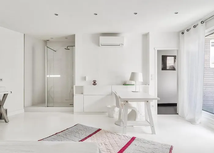 Superbe Loft Avec Patio A Apartament *