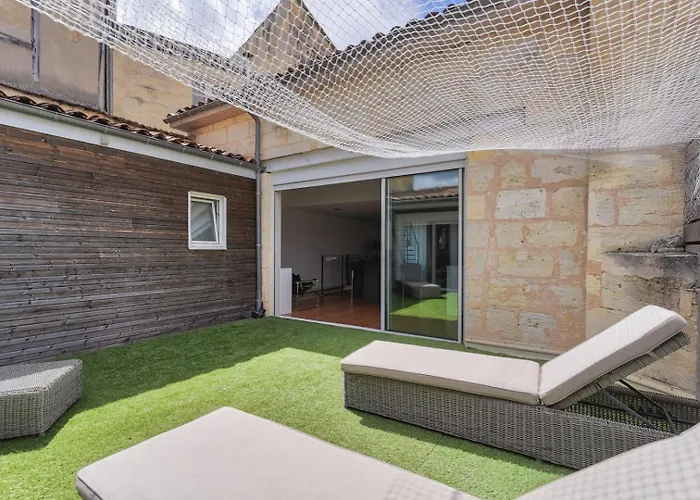 Superbe Loft Avec Patio A Apartament